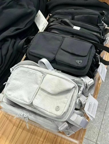 Multi Pocket Crossbody防水多功能斜挎小包